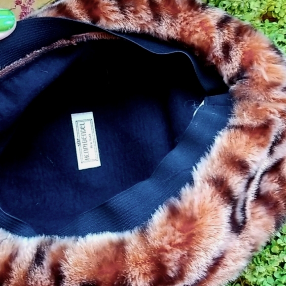 VTG HENRI BENDEL Designer ANIMAL Vegan Trim  Velvet FAB RUST Buckle Faux Fur Hat main image 6